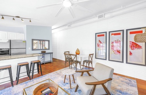 Siesta Key Village House | Gertrude's Siesta | Top Location! 1-min to Best Beaches, Private Patios, Gate to Village!
