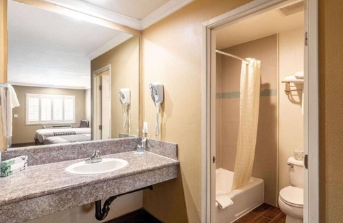 Artesia House | Get a solid deal on a simple stay!