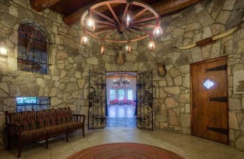 Hunt House | Get away at Mo-Ranch!