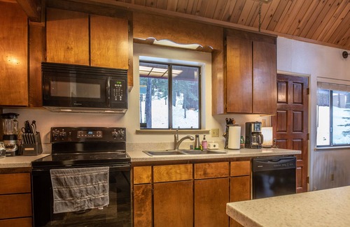Arnold Ski Chalet | Get away from it all in the Great Escape cabin!