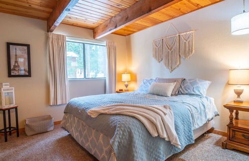 Arnold Ski Chalet | Get away from it all in the Great Escape cabin!