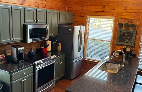 Blue Ridge House | Get away from it all in this cozy cabin nestled in the woods.
