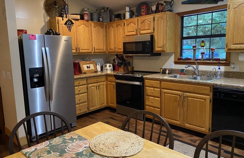 Topton Cabin | Get in on June Special price at Cabin Fever ! Near Lake Nantahala Wedding Venue