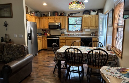 Topton Cabin | Get in on June Special price at Cabin Fever ! Near Lake Nantahala Wedding Venue