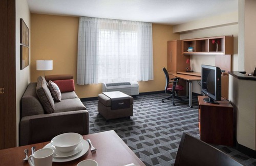 Renton Hotel | Get Ready for a Blissful Getaway! Near Gene Coulon Memorial Beach Park