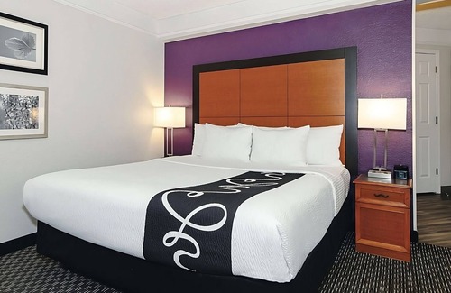 Guasti Hotel | Get Ready for Adventure! Spacious unit Awaits! Close to iFLY Indoor Skydiving!