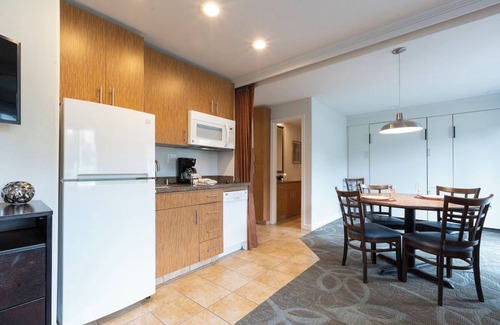 San Clemente Hotel | Get Ready for Blissful Getaway! Kitchenette, Outdoor Pool, Balcony