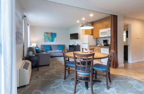 San Clemente Hotel | Get Ready for Blissful Getaway! Kitchenette, Outdoor Pool, Balcony