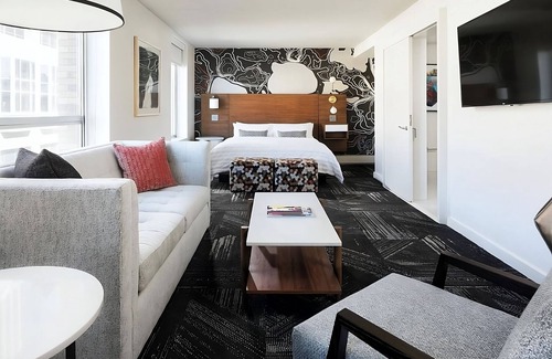 Downtown Minneapolis Hotel | Get Ready for Blissful Getaway! Near American Swedish Institute! Pet-friendly