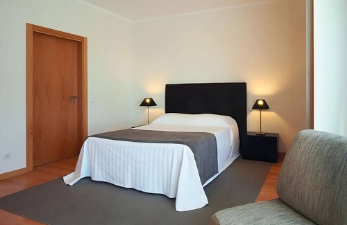 Olhao Hotel | Get Ready for Blissful Getaway! Outdoor Pool, Pet-friendly and Free Parking!
