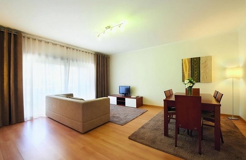 Olhao Hotel | Get Ready for Blissful Getaway! Outdoor Pool, Pet-friendly and Free Parking!