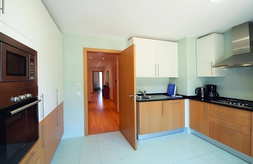 Olhao Hotel | Get Ready for Blissful Getaway! Outdoor Pool, Pet-friendly and Free Parking!