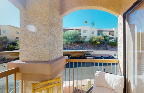 Fountain Hills Condo | Get ready to unwind in style at this stunning condo in Fountain Hills, AZ