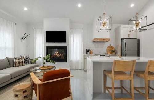 Fredericksburg Apartment | Getaway at Enchanted walk to Main Hot Tub