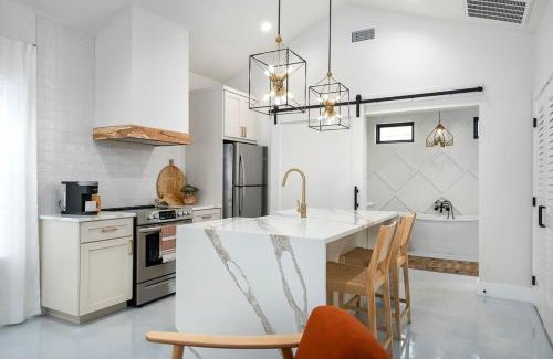 Fredericksburg Apartment | Getaway at Enchanted walk to Main Hot Tub