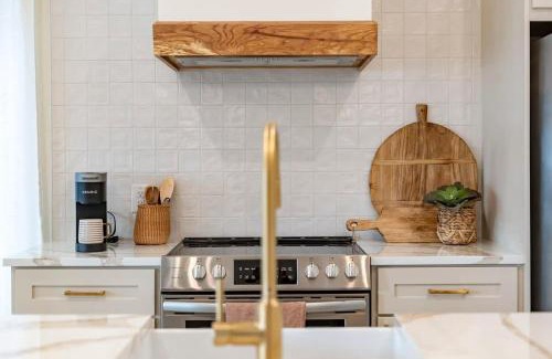 Fredericksburg Apartment | Getaway at Enchanted walk to Main Hot Tub