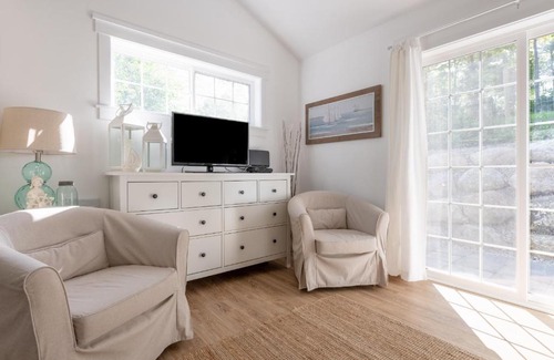 Mahone Bay House | Getaway by the Bay