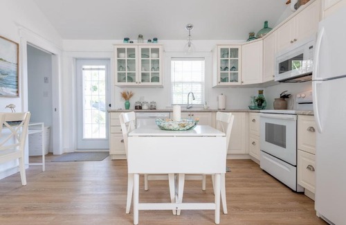 Mahone Bay House | Getaway by the Bay