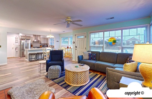 Seaside House | GETAWAY COTTAGE at Seaside Beach Near Ocean Pet Friendly HOT TUB 400ft To Beach