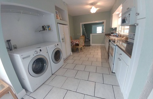 New Smyrna Beach House | Getaway New Smyrna Beach, Sun, Pool, Shopping.