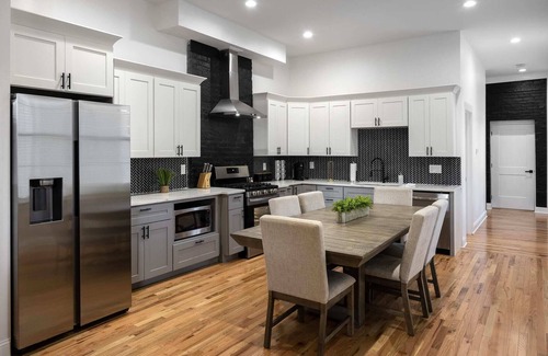 Covington Apartment | Getaway on Lee - Covington 3-BR Apartment