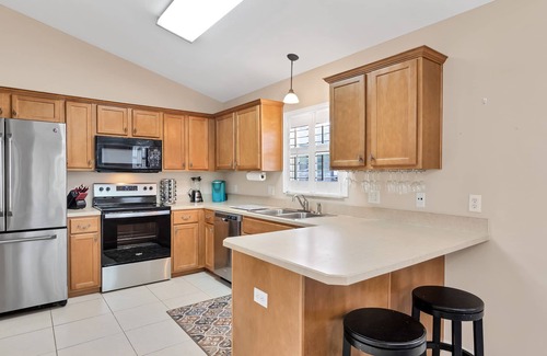 Sebastian Highlands House | 🍹🌞 Getaway Paradise! Heated Pool, TV Patio, Fenced, Wifi, Near Beaches!