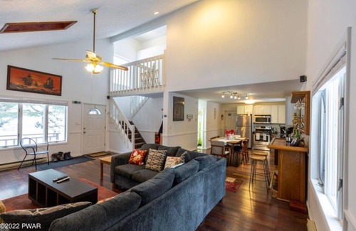 Tobyhanna House | Getaway Pocono Country Home