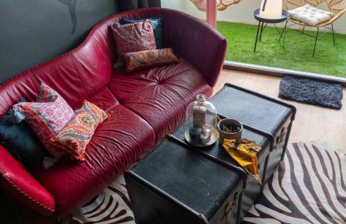 Pak Nam Pran Apartment | Getaway to Artist's Room Seaview