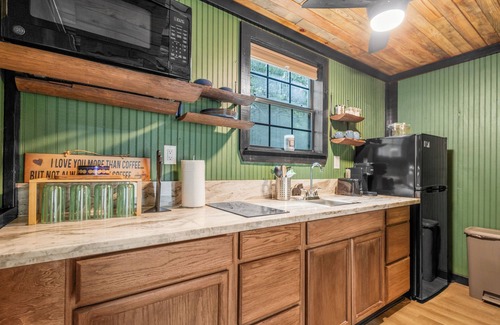 Mineola Cabin | Getaway to the Pines of East Texas - Eagle 2