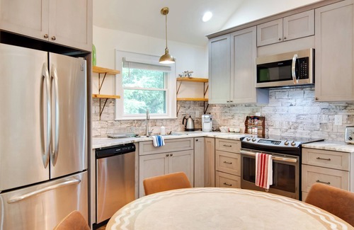 Glenville Cottage | Getaway w/Guest House - 6 Mi to Lake Glenville!