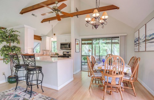 Nellysford Cottage | Getaway w/Lake Views Near Wintergreen Resort!