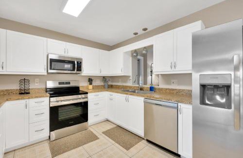 Gulf Gate Estates House | Getaway with Heated Pool and fence by Siesta Key Beach