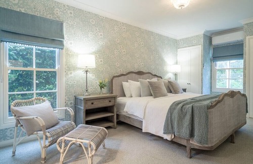 Bundanoon Cabin | Getawayz NSW - Hathaway Cottage - Cosy, Charming, Family Friendly Retreat 5 minutes from Bundanoon Village- 4pm Checkout on Sundays! in Bundanoon