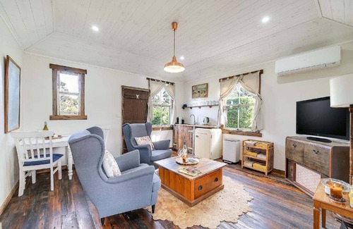 Kangaroo Valley Cabin | Getawayz NSW - Scribbly Gum Cottage - Rustic, Picturesque, Romantic - Kangaroo Valley