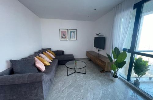 Kerem HaTeimanim Apartment | Geula 1
