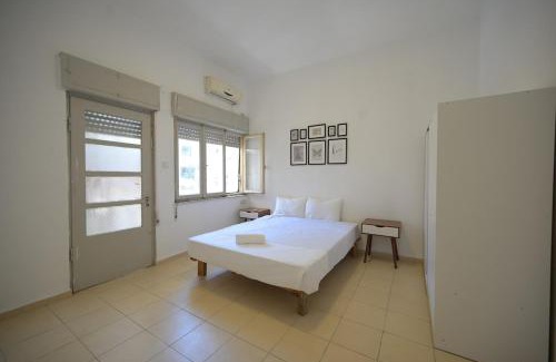 Kerem HaTeimanim Apartment | Geula Beach - 1 Bedroom Seaside Apartment By Vacay