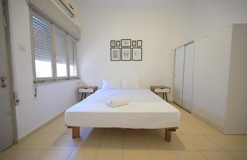 Kerem HaTeimanim Apartment | Geula Beach - 1 Bedroom Seaside Apartment By Vacay