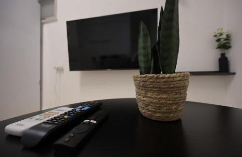 Kerem HaTeimanim Apartment | Geula Beach - 1 Bedroom Seaside Apartment By Vacay