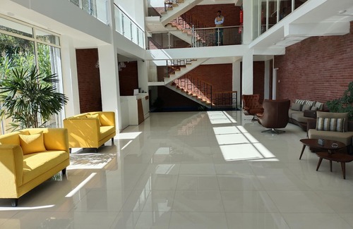 Bandrol Hotel | Gezellig Inn Oasis