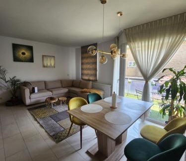 Ganshoren Apartment | Gezellig verblijf met balkon