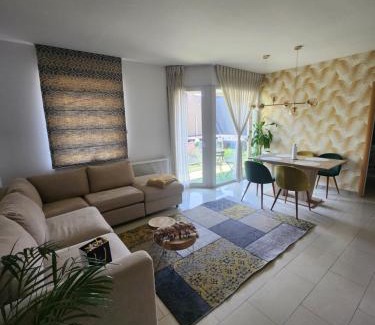 Ganshoren Apartment | Gezellig verblijf met balkon