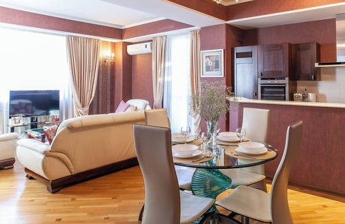 Vake Apartment | GG Home – Spacious 3BR Hideaway by Mziuri Park