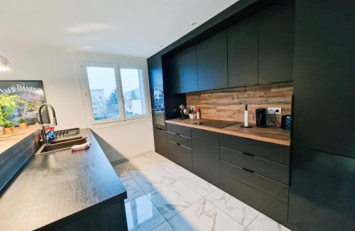 Saint-Martin-d'Heres Apartment | #GH Butler's Monochrome