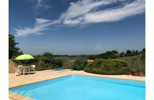 Monpardiac House | Ghibli, lake view in beautiful estate with swimming pool