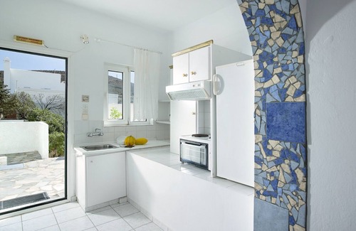 Pachena Apartment | Gialos house on the beach