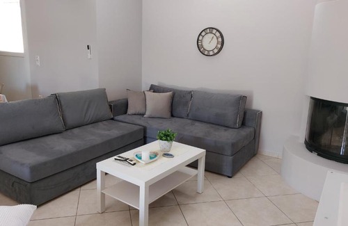Spata-Artemida Apartment | Gianni & Sophia airport house
