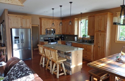 Embarrass House | Giants Ridge Golf/Hike/Swim/Ski- Lake Home, Sleeps 12, Sandy Lake Bottom