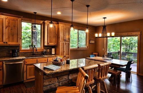 Embarrass House | Giants Ridge Golf/Hike/Swim/Ski- Lake Home, Sleeps 12, Sandy Lake Bottom