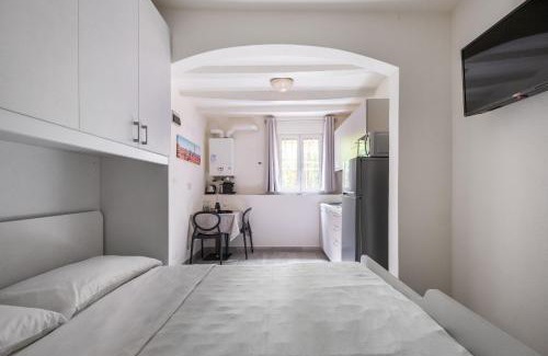 Historic Center Apartment | Giardini Margherita White Studio by Wonderful Italy