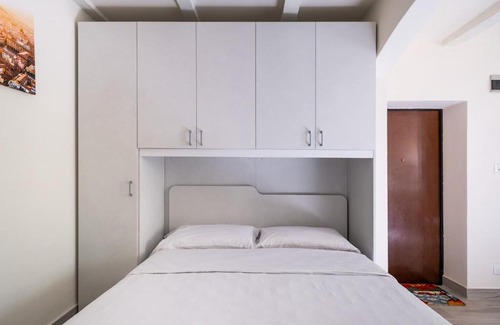 Historic Center Apartment | Giardini Margherita White Studio by Wonderful Italy